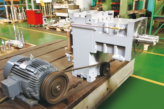 gearbox for counter rotating conical twin screw extruders 3