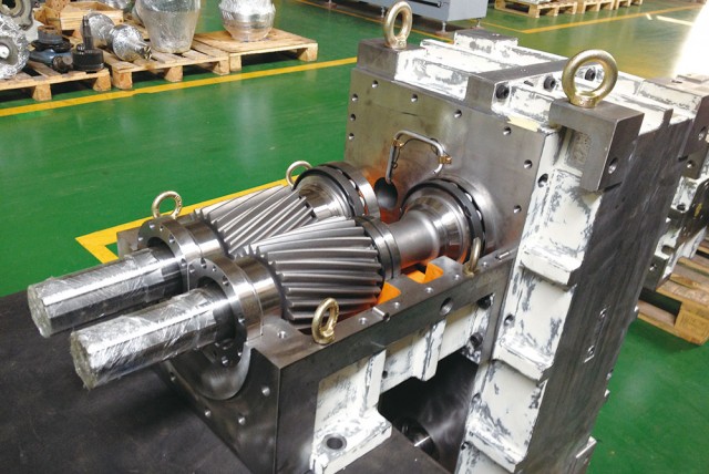 gearbox for counter rotating conical twin screw extruders 4
